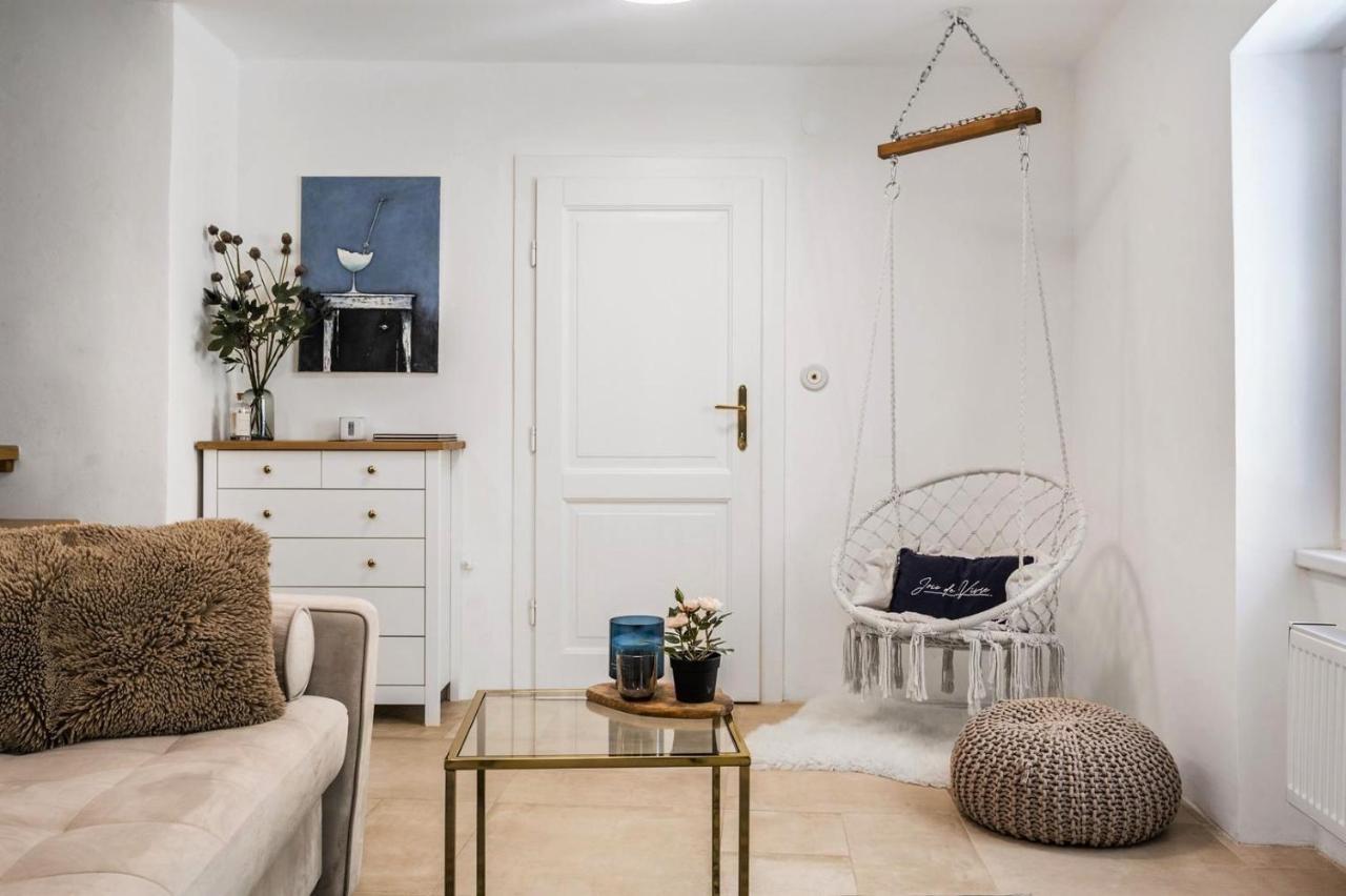 New Design & High Standard Apt From 16Th Century In Old Town-Free Parking Братислава Экстерьер фото
