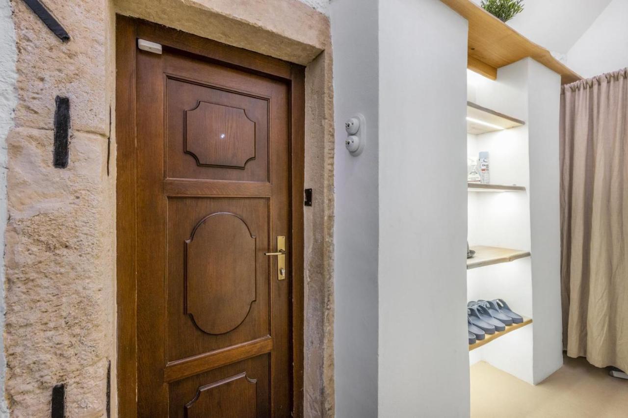 New Design & High Standard Apt From 16Th Century In Old Town-Free Parking Братислава Экстерьер фото